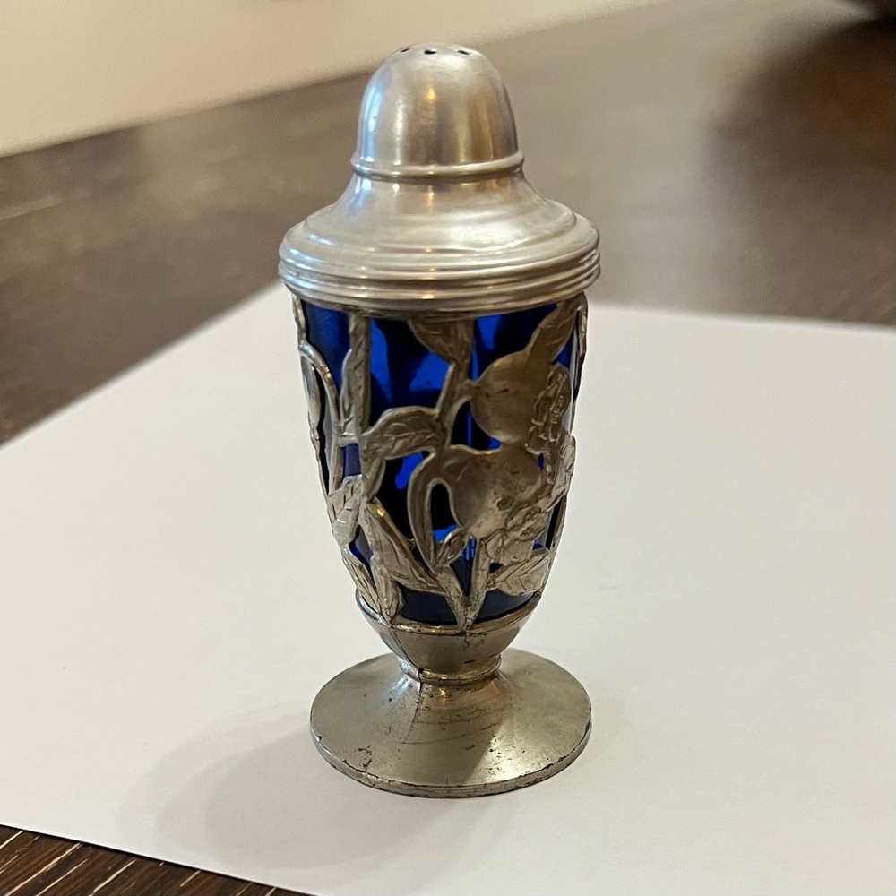 Vintage, ART NOUVEAU silver metal cobalt blue shaker. ONE item. - Picture 2 of 9